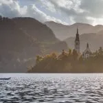 Peddelen op het meer van Bled